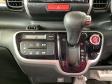 オートエアコンで、毎日のドライブを快適に。温度、風量を自動で調整し、理想的な車内環境を提供します。