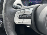 【ステアリングスイッチ】手元のスイッチで音楽などの音量調整やチャンネル・モードの変更が可能。より快適なドライブをお楽しみいただけます。