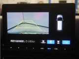 バックカメラ搭載です!車庫入れが苦手な人はもちろん、車両感覚に自信がある人にもお勧めです!見えない箇所が見えるようになるので、低い障害物や隠れてしまっている子供の存在等にも気付く事が出来ます。
