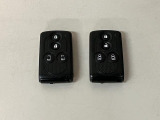 スマートキーを装備しています☆カギをカバンやポケットに入れて頂いた状態でドアロックの開閉やエンジンスタートをして頂けますよ!とても便利な装備です!