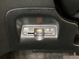 ハンドルの左下にETCがついています。高速道路の料金所の通過も楽々です。 カードの取り出しもしやすい場所についています。