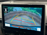 【バックカメラ】駐車時に後方がリアルタイム映像で確認できます。大型商業施設や立体駐車場での駐車時や、夜間のバック時に大活躍!運転スキルに関わらず、今や必須となった装備のひとつです!