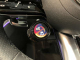 ステアリング周りもご覧の通り。ステアリングスイッチで簡単にオーディオ操作やメーターディスプレイに表示される各種インフォメーションの表示変更が可能。また、背面にはパドルシフトが備っております。