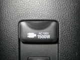 【電源コンセント】非常時やキャンプなどに役立つAC100V/1500Wコンセント付きです。