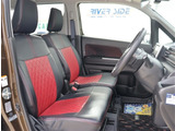 お車選びをお楽しみ頂けるよう、在庫車の展示スペースを十分に確保しております。