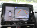 アラウンドビューモニターも装備しております。ご覧のように車体を真上か見たような映像なので、車庫入れの苦手なお客様ももうご心配いりません。