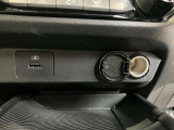 USB電源ソケット等が前席中央にあり、便利に使えます☆