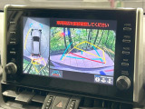 【パノラミックビューモニター】専用のカメラにより、上から見下ろしたような視点で360度クルマの周囲を確認することができます☆死角部分も確認しやすく、狭い場所での切り返しや駐車もスムーズに行えます。