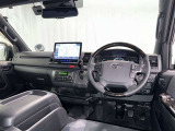 運転席まわりです。 各操作スイッチは使いやすい位置に配置されてます。