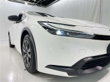 明るいライトが夜道を明るく照らしてくれます。 運転する上で、道路状況をいかに早く認識できるか重要なポイントです。 白色光が暗い道も明るく照らしてくれますよ。