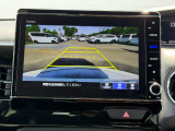 駐車時の安全確認をサポートするバックカメラも使用できます。インターナビで様々な情報を得ることもできます。