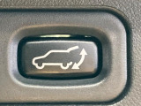 【パワーバックドア】スマートキーや運転席のボタンを押すだけでリアゲートが自動で開閉します!荷物を持っている時や、高い位置にあるバックドアを閉める際に便利な機能です♪