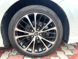 【純正18インチアルミホイール】外観にマッチした純正アルミホイールを装着しております。各種社外アルミホイールや、スタッドレスタイヤも取扱いしております。是非ご相談ください♪