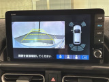リバースギアに入れるだけで後方の表示へ切り替わります。夜間や雨の日の駐車も楽になりますよ。