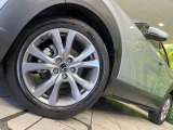 【純正18インチアルミホイール】外観にマッチした純正アルミホイールを装着しております。各種社外アルミホイールや、スタッドレスタイヤも取扱いしております。是非ご相談ください♪