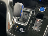 【e-POWER専用シフトレバー】単に操作方法が変わっただけでなく、デザイン性と安全性の向上、さらには先進運転支援機能の実現に貢献する、機械式から進化した電子制御式のシステムです。