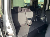 後部座席も気になるようなキズ・汚れやへたり等、大きなダメージはなく、良好な状態です。