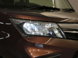 LEDヘッドライトです。デザイン性がよくとても明るいので、夜間の走行や悪天候でも安心です。しかも長寿命!