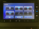 ナビゲーションはフルセグTV、インターナビ対応のGathers純正メモリーナビを搭載しています。Bluetoothオーディオ機能がありますので、スマートフォンなどの音楽も再生できます。