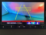 バックでの車庫入れも安心です! リアカメラが付いているバックモニター付のナビを装備しております。操作線もついており距離感も画面から確認できます。