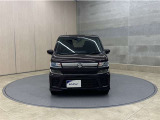 お車購入のポイントとなるフロントマスクです!シャープな目つきが印象的なデザインのヘッドランプです。