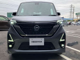 ヘッドライトは明るいLEDタイプです