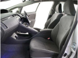 高いホールド性で運転姿勢が安定します。長距離ドライブでも疲れにくいのが魅力です。快適なドライビングライフをお送りください♪