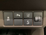 ハンドルの右側にはヘットライトリベライザーとHondaセンシング用のメインスイッチがついています。ヘッドライトリベライザーは道路状況や積荷の加重に応じてライトの高さを調節できます。