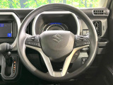 インテリアに合わせたデザインのステアリングは、運転される方のことも考え、運転しやすい形状、大きさです。是非一度、実際に触ってお確かめください。