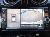 見下ろしているかのような映像で、駐車もスムーズにできる。アラウンドビューモニター