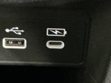 2.5アンペア急速USBチャージャー搭載。スマートフォンなどの充電にとっても便利です