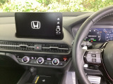 運転席/助手席シートヒーターで寒い日もすぐに温かくなり快適に過ごせます。3段階の温度調整が可能です。