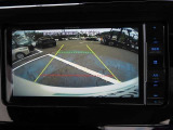 バックモニター付きでガイドラインがモニターに表示され、車庫入れや縦列駐車などの際に役立ちます!