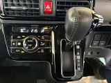 快適装備のオートエアコン♪ 温度設定をすれば、自動で車内の温度管理をしてくれる優れ物です☆彡