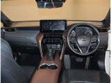 オシャレなインテリアで運転する気分も盛り上がりますよね^^