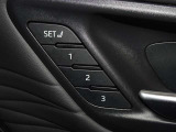 運転席のパワーシートは3名様分までメモリー機能付きです。