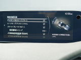 こちらのお車には先進安全装備が多数搭載されています。衝突被害を回避あるいは軽減するためのブレーキや、後方死角からの接近警報、車線逸脱を防止する警報装置など、詳しくはスタッフまでお尋ねください。