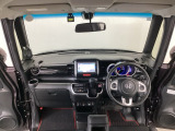 【前方視界】開放的な前方視界!運転がしやすく疲れにくいです♪窓が大きく、見通しがとっても良いおクルマですよ♪