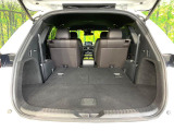普段のお買い物や通勤、送迎等に十分な荷室スペースを確保しております。サードシートを倒すと、大きな荷物の積載も可能です♪