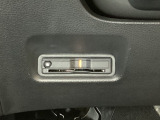 ハンドルの左下にETCがついています。高速道路の料金所の通過も楽々です。 カードの取り出しもしやすい場所についています。