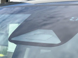 【ホンダセンシング】走行中に前方の車両等を認識し、衝突しそうな時は警報とブレーキで衝突回避と被害軽減をアシスト。より安全にドライブをお楽しみいただけます。