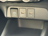USBやシガーソケットも対応しておりますので、外部機器での接続、充電なども可能でございます。