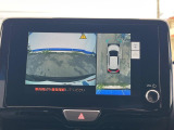 【パノラミックビューモニター】専用のカメラにより、上から見下ろしたような視点で360度クルマの周囲を確認することができます☆死角部分も確認しやすく、狭い場所での切り返しや駐車もスムーズに行えます。