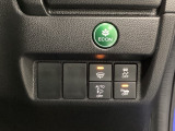 VSA(ABS+TCS+横滑り抑制)解除のオンオフスイッチなどはハンドルの右側に装備しています。燃費に役立つECONボタンもここです。