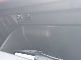 グローブボックス内にETC2.0車載機が搭載されています。