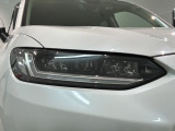 LEDヘッドライトは、点灯の瞬間から最大光量を発揮し、突然暗くなるトンネルなどでの安定感を高めます。