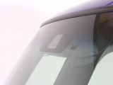 ホンダセンシング搭載。誤発進抑制機能・路外逸脱抑制機能・歩行者事故低減ステアリング・車線維持支援システム・先進車発進お知らせ機能など多彩な先進安全機能でより安全で快適なドライブを支援します。