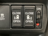 【両側パワースライドドア】両側がパワースライドドアになっており、運転席のスイッチやスマートキーでも開閉が可能です!開口部も広いので乗り降りも楽々♪