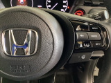 ハンドルにHondaセンシング系のクルーズコントロールやレーンキープアシストなどのスイッチが装備されています。ハンドルから手を離さず安全に操作できます。