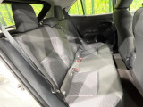 後部座席も気になるようなキズ・汚れやへたり等、大きなダメージはなく、良好な状態です。